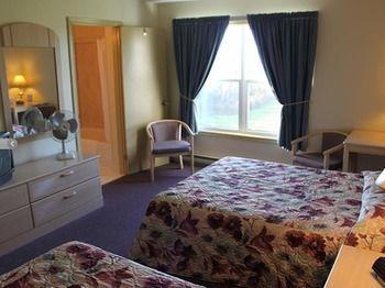 Auberge Doucet Inn Chéticamp Exteriör bild