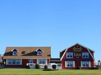 Auberge Doucet Inn Chéticamp Exteriör bild